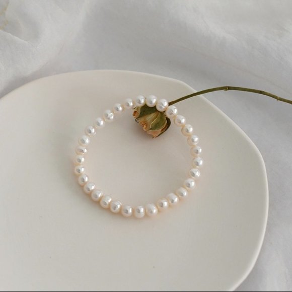Genuine White Pearl Stretch Bracelet - Picture 4 of 13